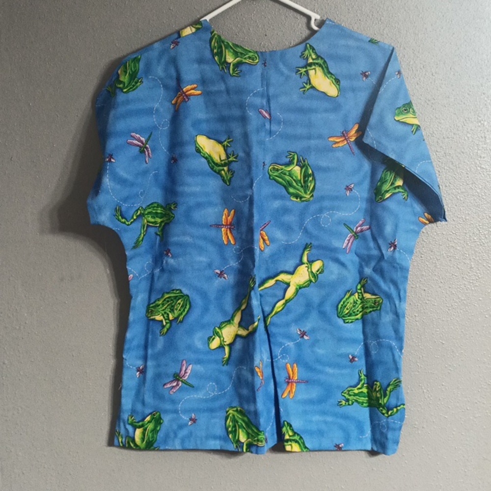Scrub Top Frog Dragonfly Size Small - Picture 2 of 4
